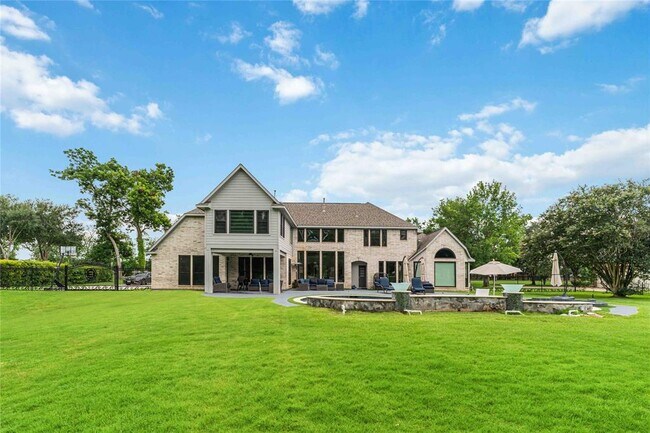 Building Photo - 3819 Emerald Lake Dr