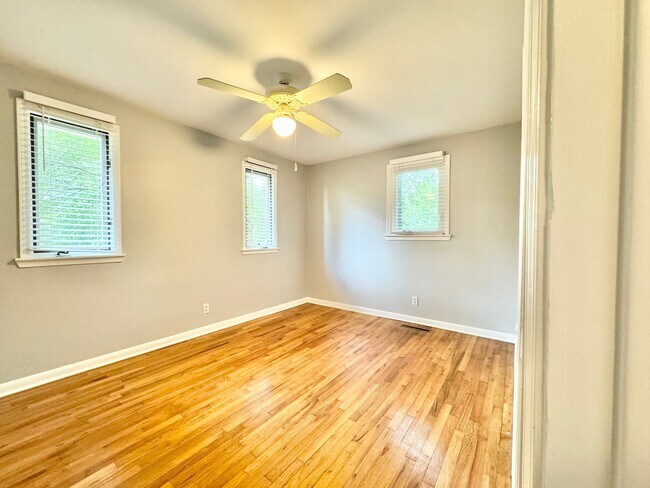 Building Photo - 1600 Piper Pl