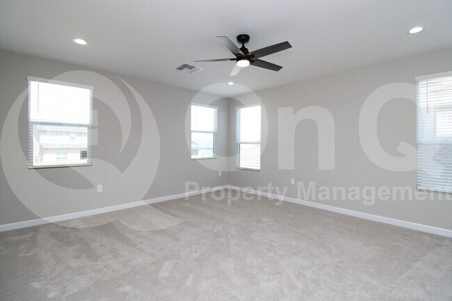 Building Photo - 5976 E Quail Ave