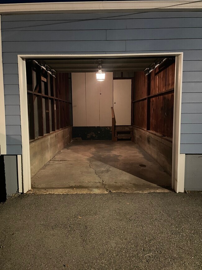 Dedicated Garage - 1109 1st Ave N