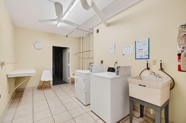 Building Photo - 290 W Palmetto Park Rd
