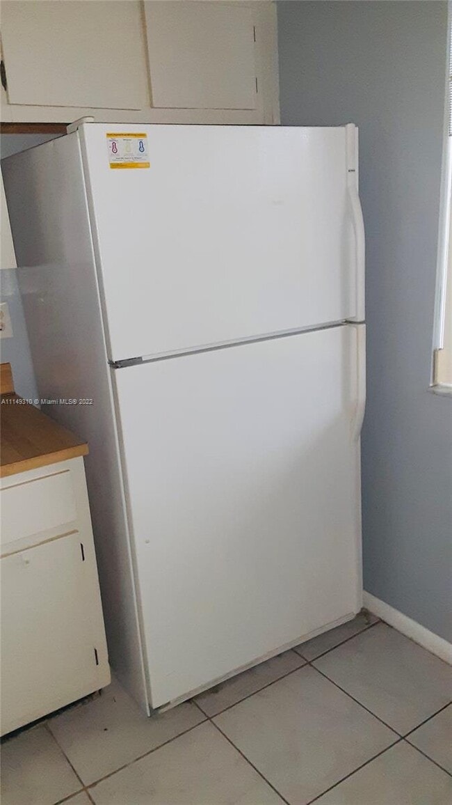 Building Photo - 2820 Somerset Dr