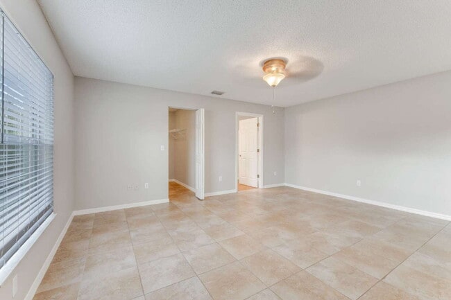 Building Photo - Spacious 3 Bedroom Home with Large Yard in Palm Coast