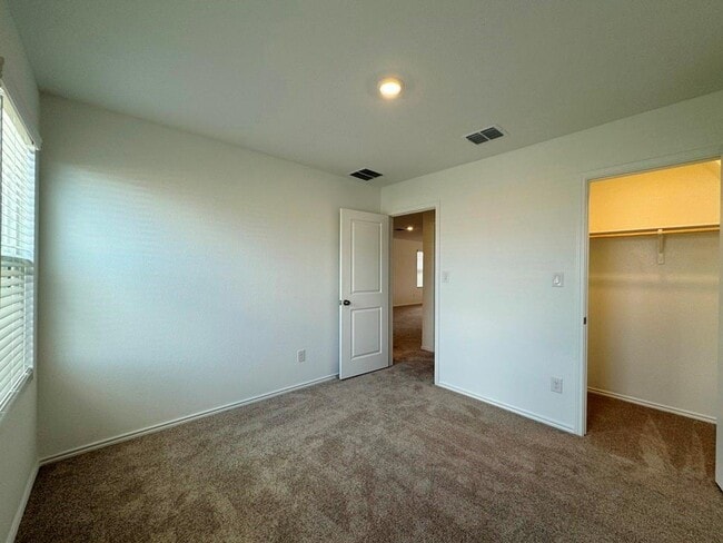 Building Photo - 184 Chapel Beck Dr
