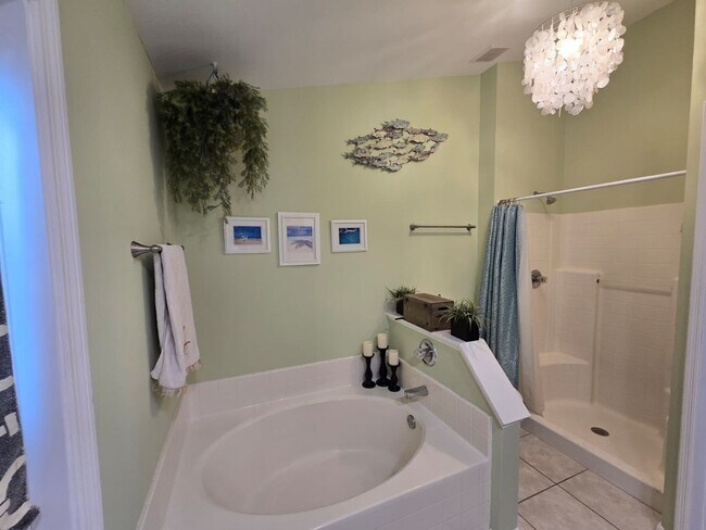 Building Photo - Port St. Lucie Single-Family home with Fenced Yard and Pool! FULLY FURNISHED!