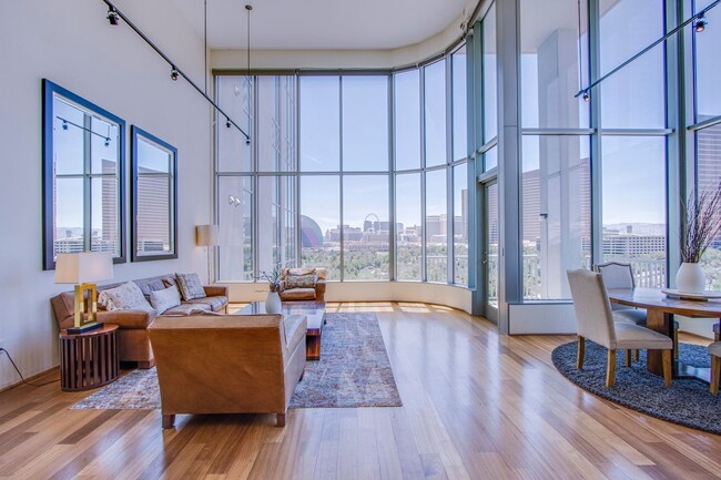 Building Photo - Absolutely stunning high rise loft at Metr...