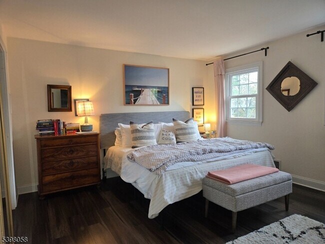 Building Photo - 87 E Main St