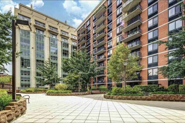 Building Photo - 700 Grove St