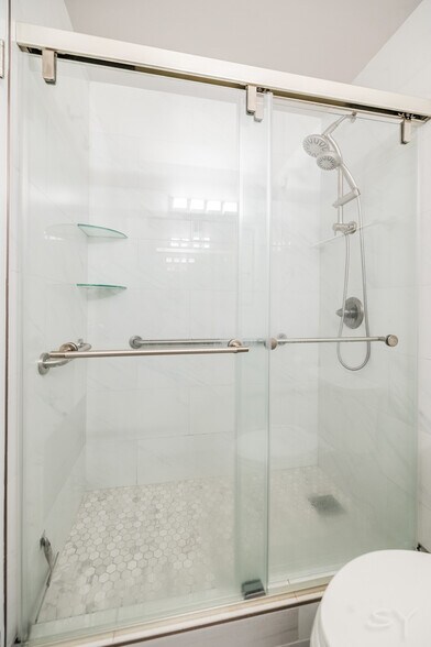 Building Photo - 70 W Huron St