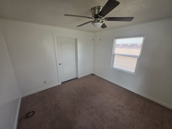 Building Photo - 411 Opal St