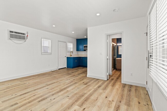 Building Photo - 1208 Daisy Ave