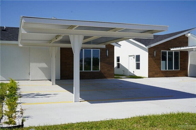 Building Photo - 2113 E San Andrea St
