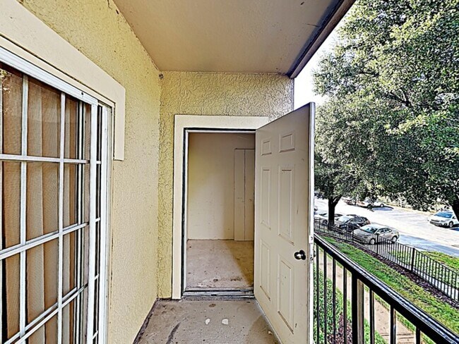 Building Photo - 114 Vista Verdi Cir