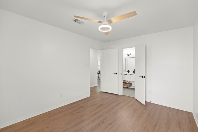 Building Photo - 2019 Wilcrest Dr