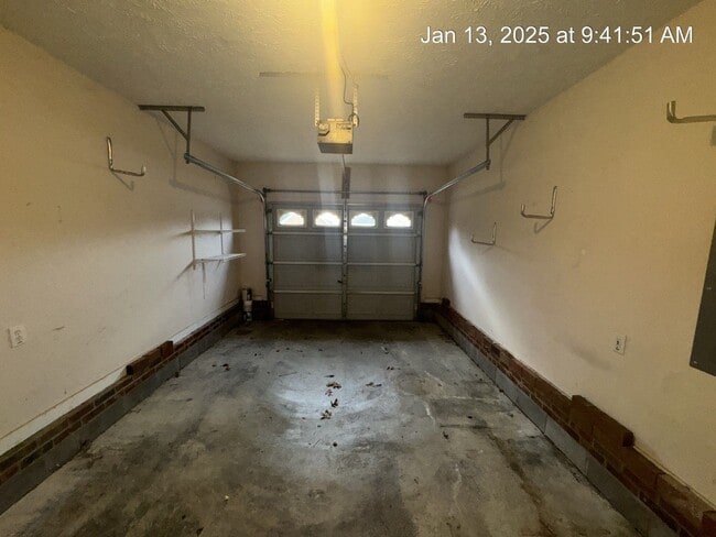 Building Photo - 6300 Bent Tree Dr