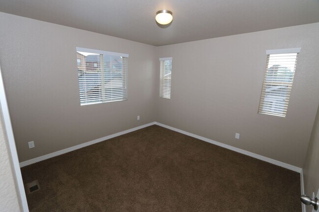 Building Photo - Updated Mountain Shadows Beauty on West Side!  4bdrm/3.5bath/2-car Garage