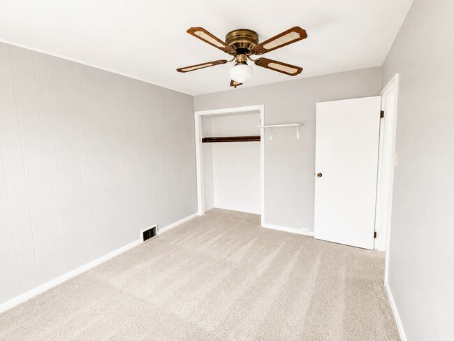 Building Photo - 2219 Edgebrook Ave