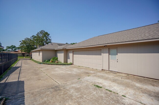 Building Photo - 22418 Goldstone Dr