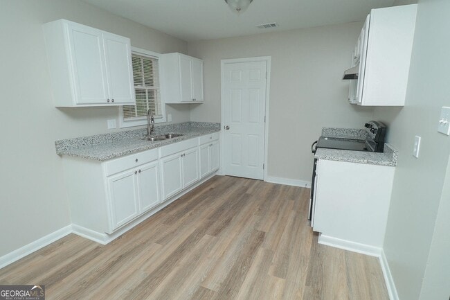 Building Photo - 3323 Victory Ct E