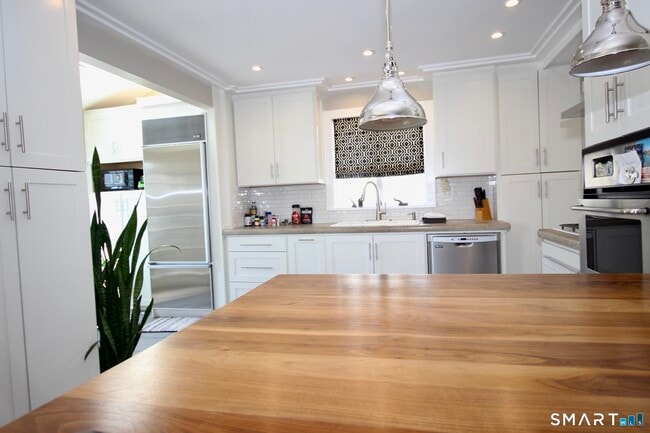 Building Photo - 25 Center Terrace