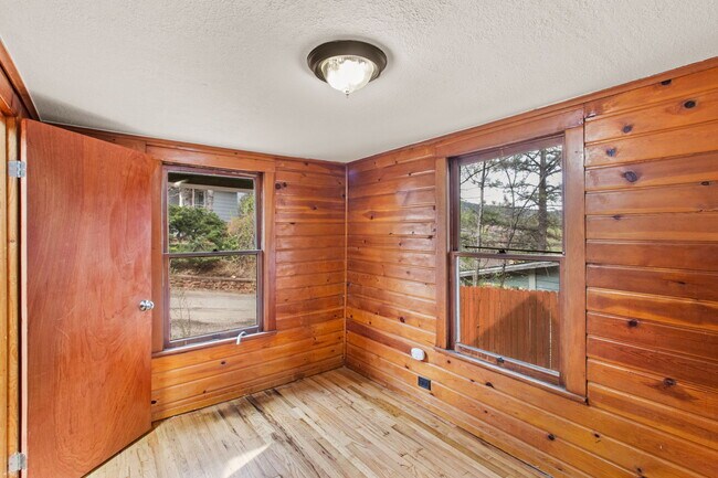 Building Photo - 807 Shoshone Pl