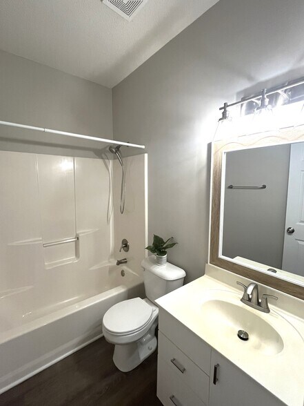 Building Photo - 1600 Sturdivant Dr