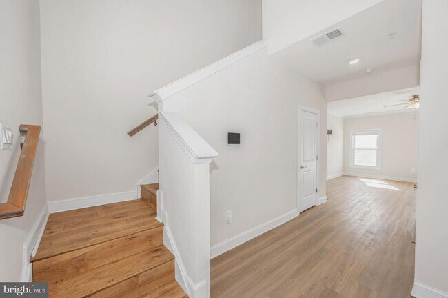 Building Photo - 9962 Roulette Dr