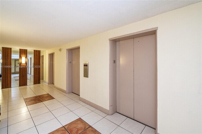 Building Photo - 2780 NE 183rd St