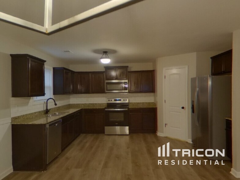 Building Photo - 252 Conrad Cir