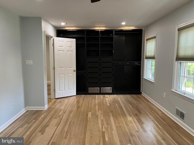 Building Photo - 6683 McLean Dr