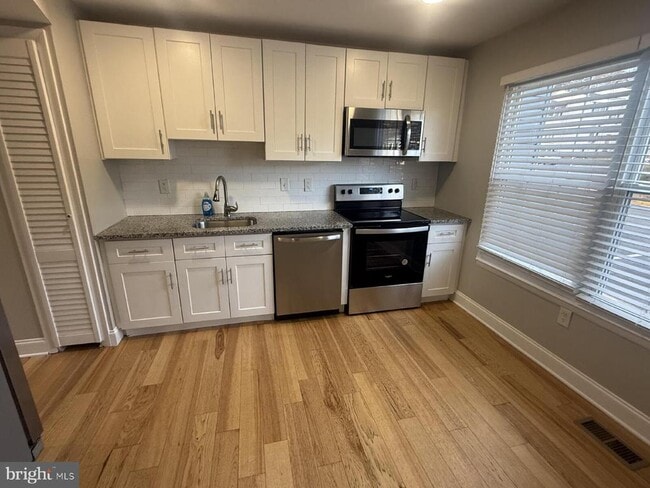 Building Photo - 5 Bohn Ct