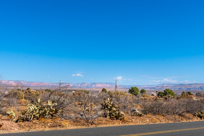 Red Rocks views - 887 E Peila Ave