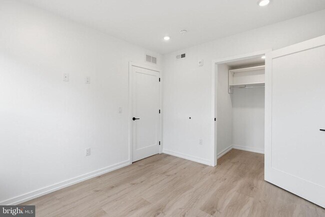 Building Photo - 209 New St