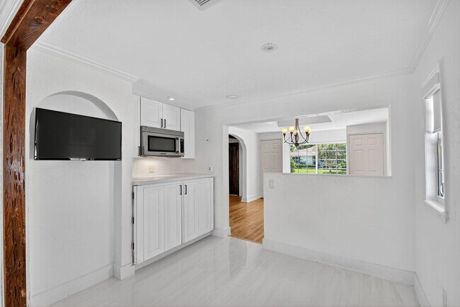 Building Photo - 322 Cornell Dr