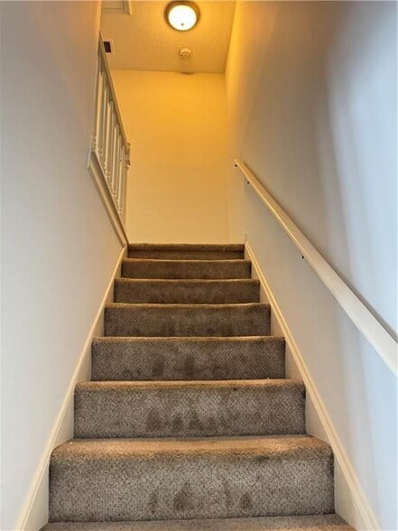 Building Photo - 153 Holcomb Ferry Rd