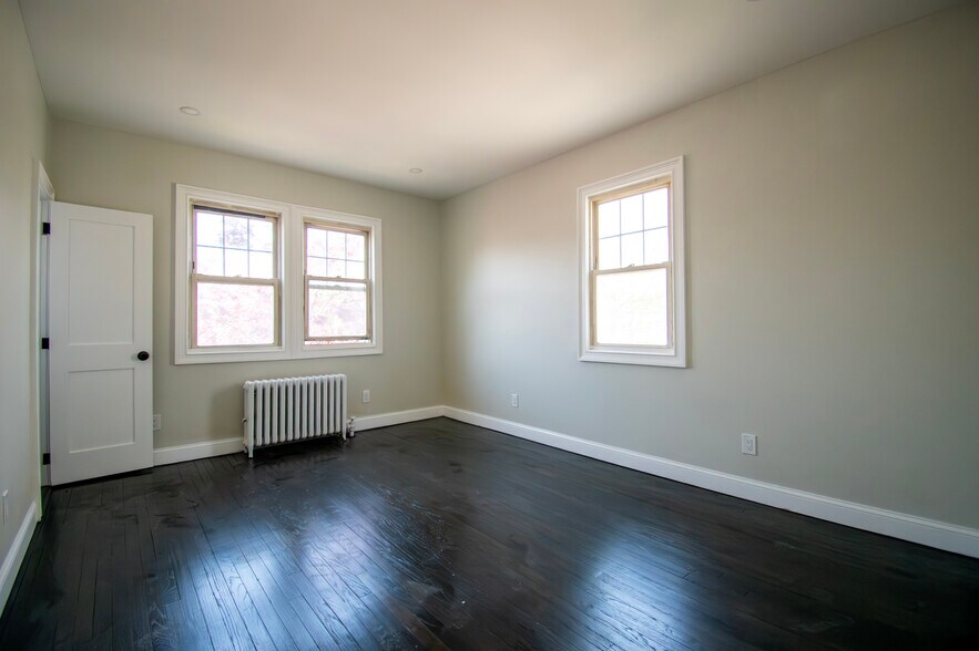 Building Photo - 840 Seaman Ave E