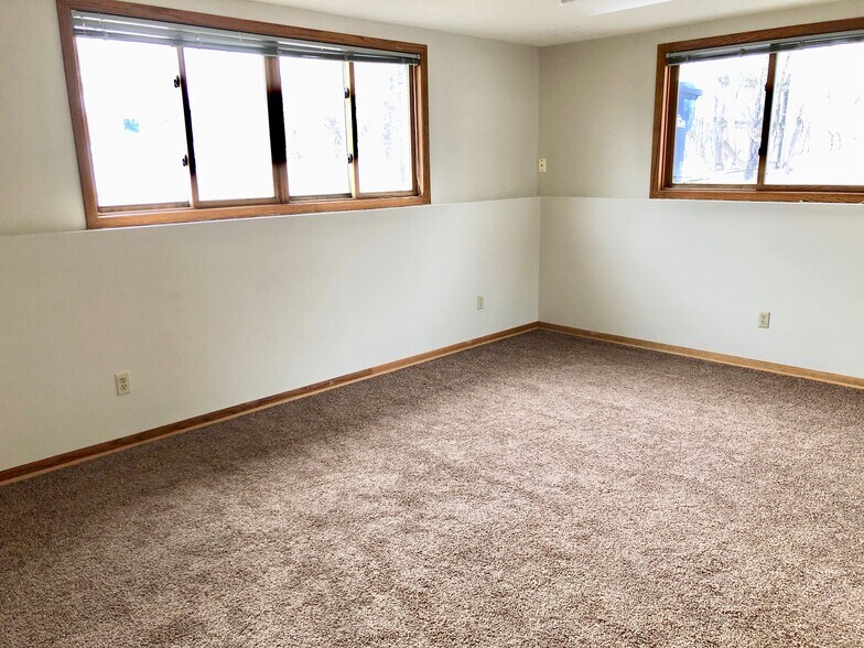 Building Photo - 902 W Lincoln Ave #2
