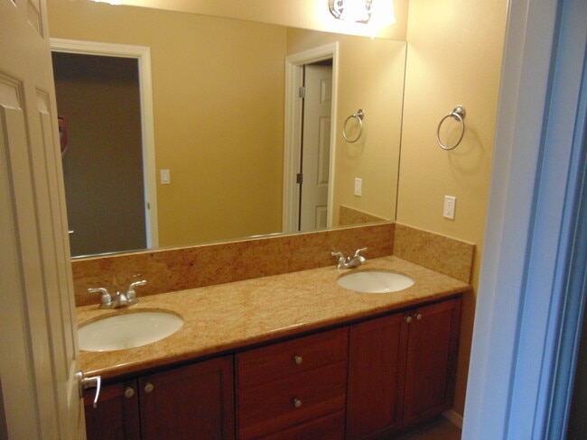 Building Photo - Beautiful 5 + bedroom home - In much desir...