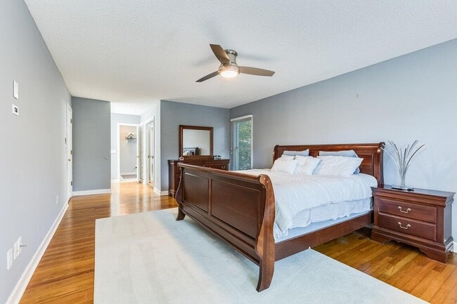 Building Photo - 329 Santee Dr