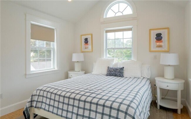 Building Photo - 122 Ruggles Ave
