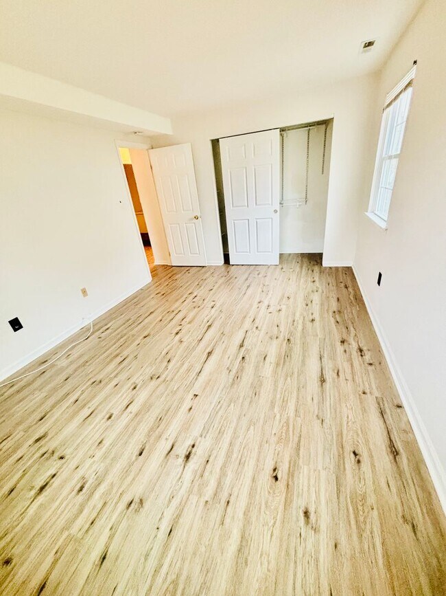 Building Photo - 1959 Main Ave