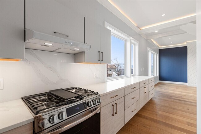 Building Photo - 308 Newton St