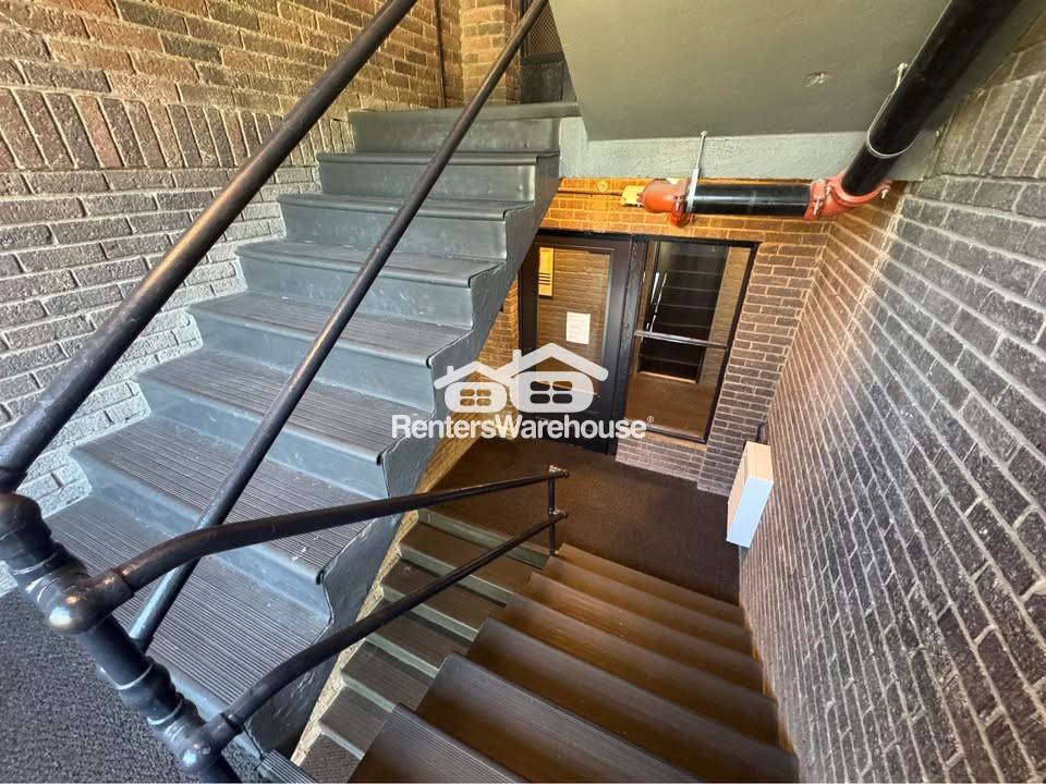 Building Photo - 2305 Grand Ave