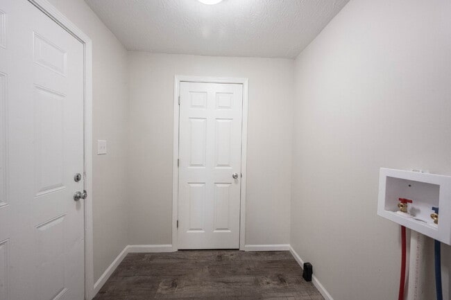 Building Photo - "Spacious 4-Bedroom Gem with 2 Full Baths ...
