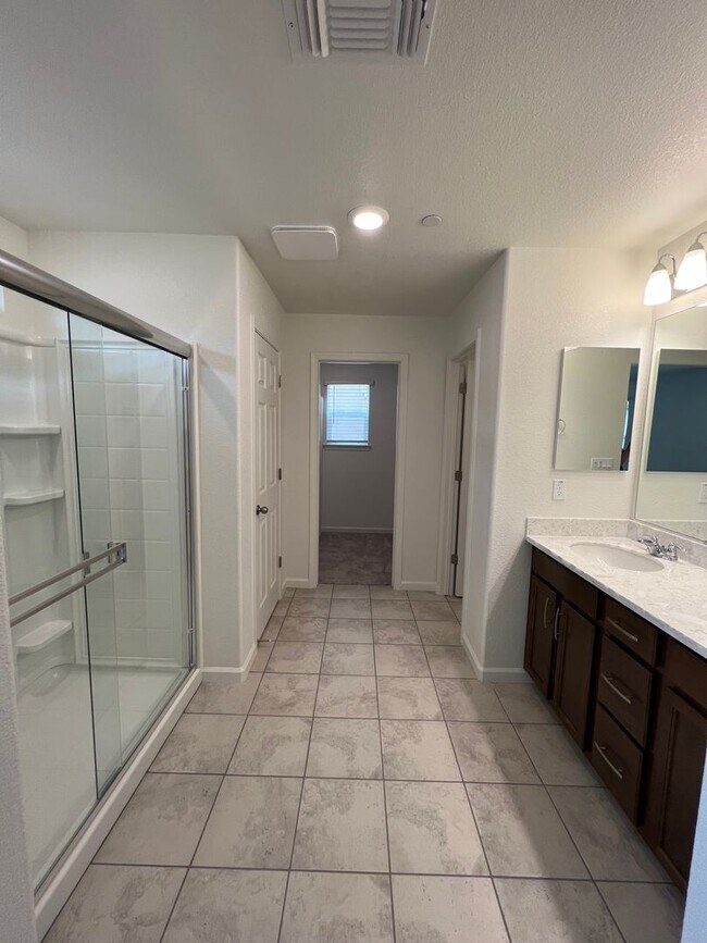 Building Photo - Beautiful 3 Bedroom Enclave at Folsom Ranch Home!