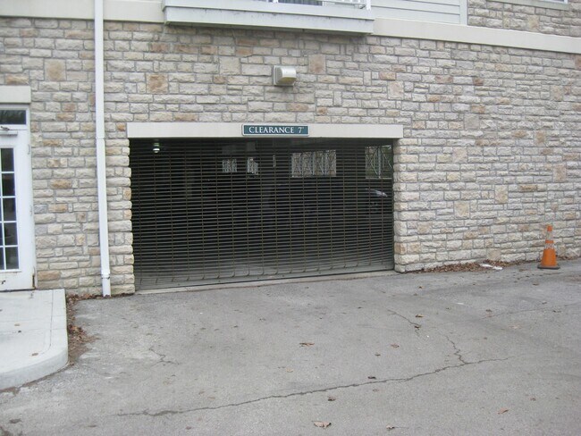 Building Photo - 2245 Riverside Dr