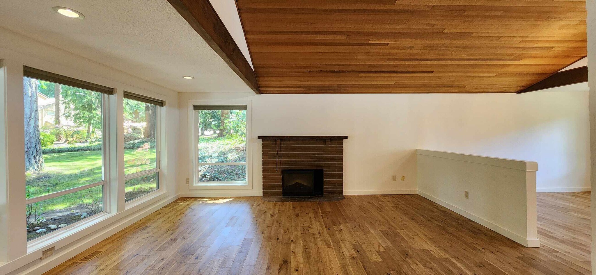 Building Photo - 2417 Sahalee Dr W