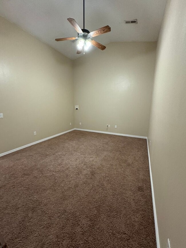 Building Photo - Condominium with Clubhouse: includes POOL and WORKOUT ROOM