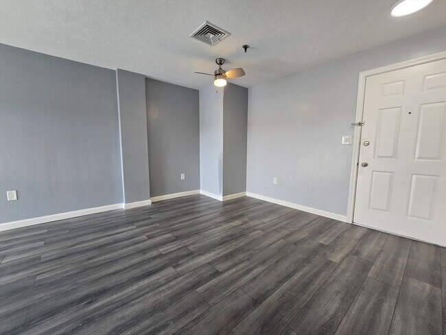 Building Photo - 230 Willard St