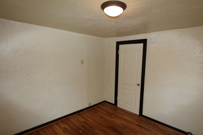 Building Photo - Charming Single-Story Home Near NAU | Fenced Yard + Fireplace